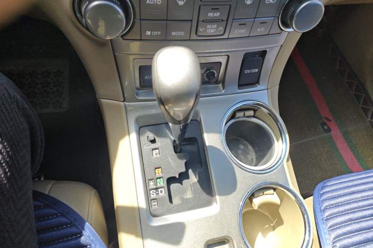 Used Toyota Highlander 2012 2.7L Two-Wheel Drive 7-Seater Luxury Edition Gear Lever