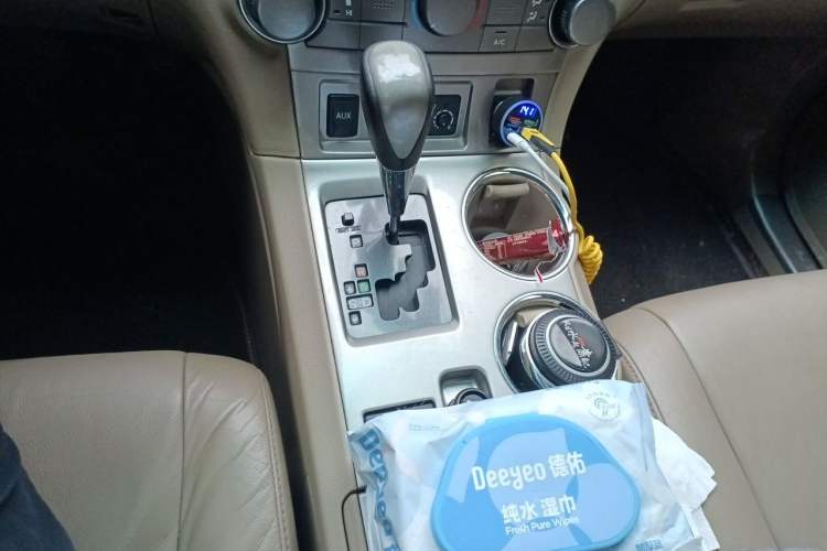 Used Toyota Highlander 2012 2.7L Two-Wheel Drive 5-Seater Sport Edition Gear Lever