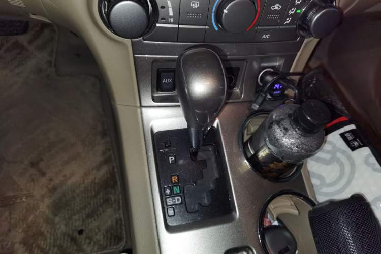 Used Toyota Highlander 2012 2.7L Two-Wheel Drive 5-Seater Sport Edition Gear Lever