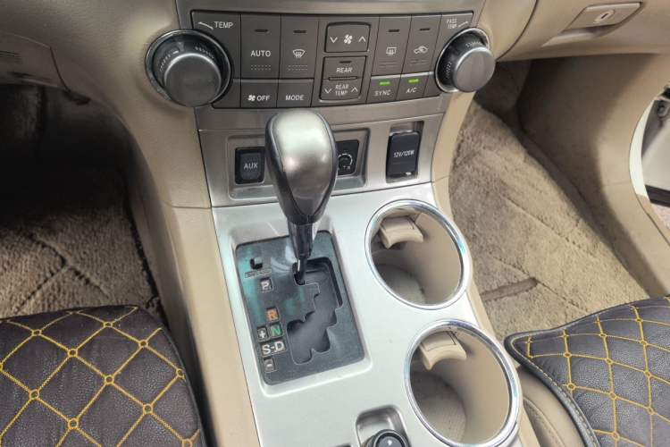 Used Toyota Highlander 2012 2.7L Two-Wheel Drive 7-Seater Luxury Edition Gear Lever
