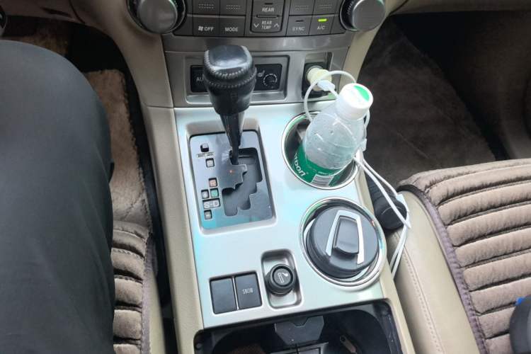 Used Toyota Highlander 2012 2.7L Two-Wheel Drive 7-Seater Luxury Edition Gear Lever