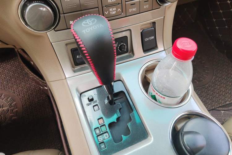 Used Toyota Highlander 2012 2.7L Two-Wheel Drive 7-Seater Luxury Edition Gear Lever