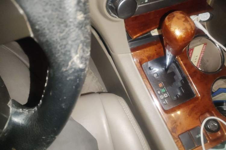 Used Toyota Highlander 2012 2.7L 2WD 5-Seater Elite Edition Gear Lever