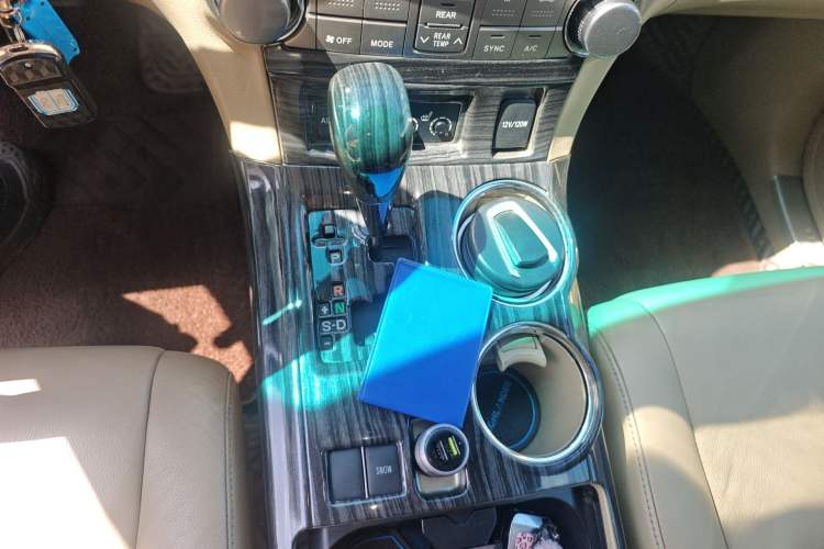 Used Toyota Highlander 2012 2.7L Two-Wheel Drive 7-Seater Luxury Edition Gear Lever
