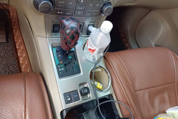 Used Toyota Highlander 2012 3.5L 4x4 7-Seater Luxury Edition with Navigation Gear Lever