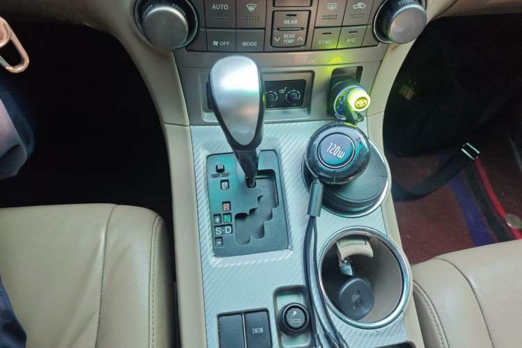Used Toyota Highlander 2012 2.7L Two-Wheel Drive 7-Seater Luxury Edition Gear Lever