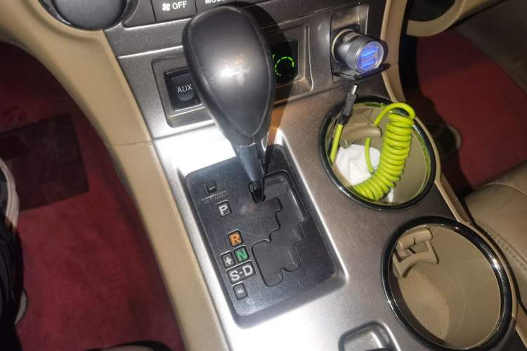 Used Toyota Highlander 2012 2.7L Two-Wheel Drive 7-Seater Luxury Edition Gear Lever