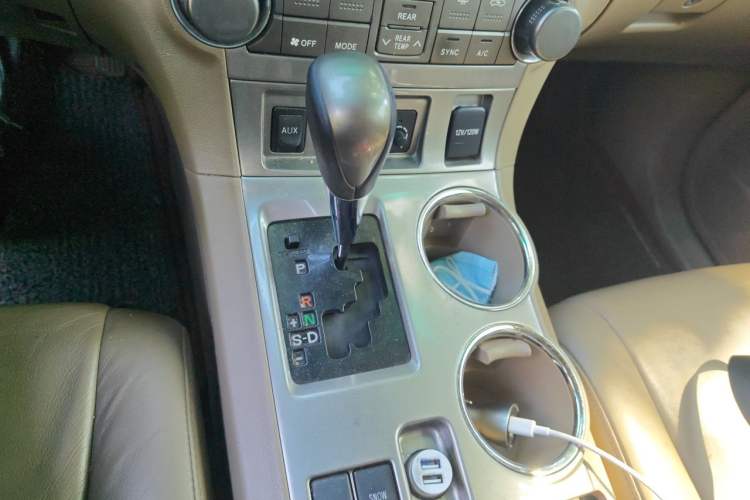 Used Toyota Highlander 2012 2.7L Two-Wheel Drive 7-Seater Luxury Edition Gear Lever