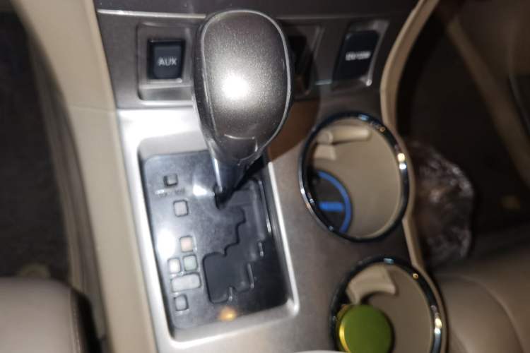 Used Toyota Highlander 2012 2.7L Two-Wheel Drive 7-Seater Luxury Edition Gear Lever