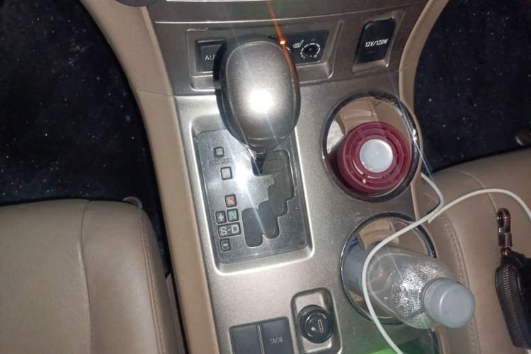 Used Toyota Highlander 2012 2.7L Two-Wheel Drive 7-Seater Luxury Edition Gear Lever