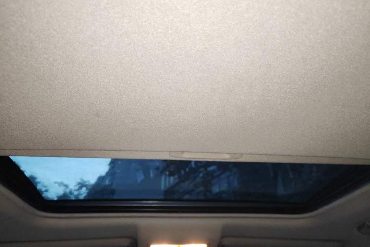 Used Toyota Highlander 2012 2.7L Two-Wheel Drive 7-Seater Luxury Edition Headliner