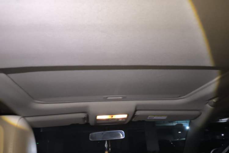 Used Toyota Highlander 2012 2.7L Two-Wheel Drive 7-Seater Luxury Edition Headliner