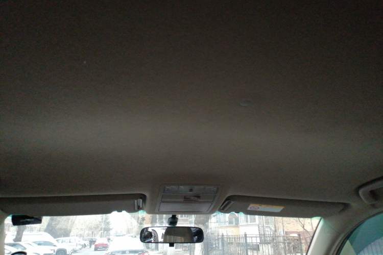 Used Toyota Highlander 2012 2.7L Two-Wheel Drive 7-Seater Elite Edition Headliner