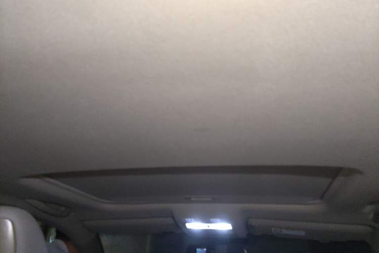 Used Toyota Highlander 2012 2.7L Two-Wheel Drive 7-Seater Luxury Edition Headliner