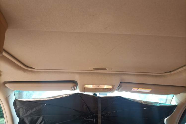 Used Toyota Highlander 2012 2.7L Two-Wheel Drive 7-Seater Luxury Edition Headliner