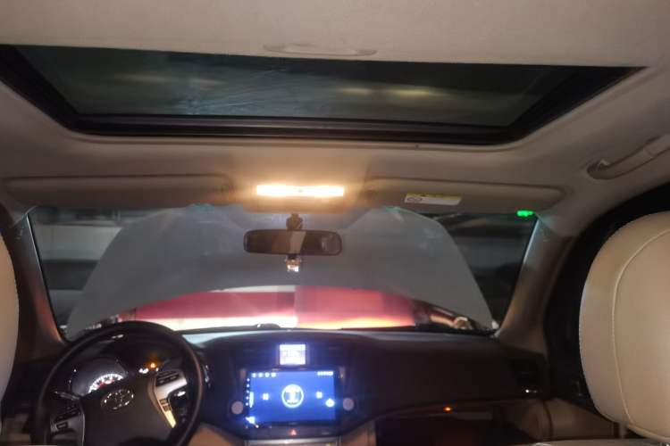Used Toyota Highlander 2012 2.7L Two-Wheel Drive 7-Seater Luxury Edition Headliner