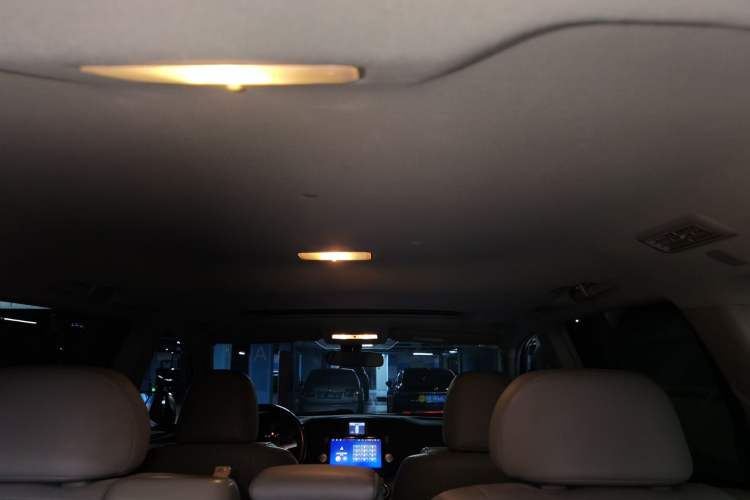 Used Toyota Highlander 2012 2.7L Two-Wheel Drive 7-Seater Luxury Edition Headliner