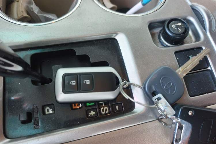 Used Toyota Highlander 2012 2.7L 2WD 5-Seater Elite Edition Interior 1