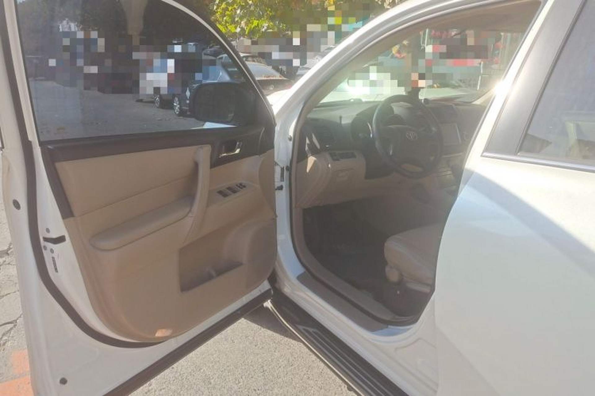 Used Toyota Highlander 2012 2.7L 2WD 5-Seater Elite Edition Interior 3