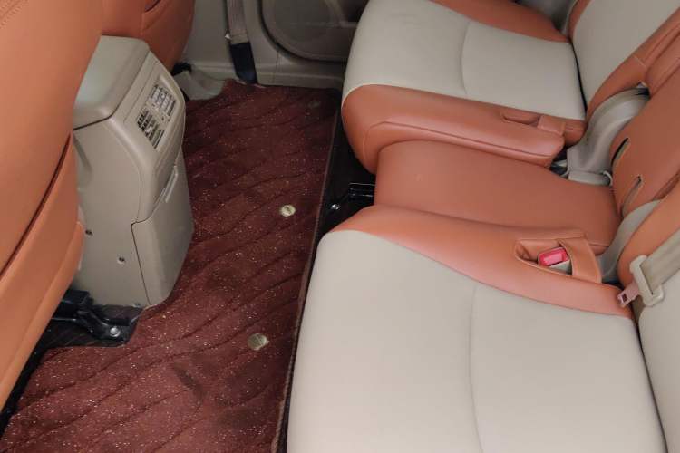 Used Toyota Highlander 2012 2.7L 2WD 5-Seater Elite Edition Interior 3
