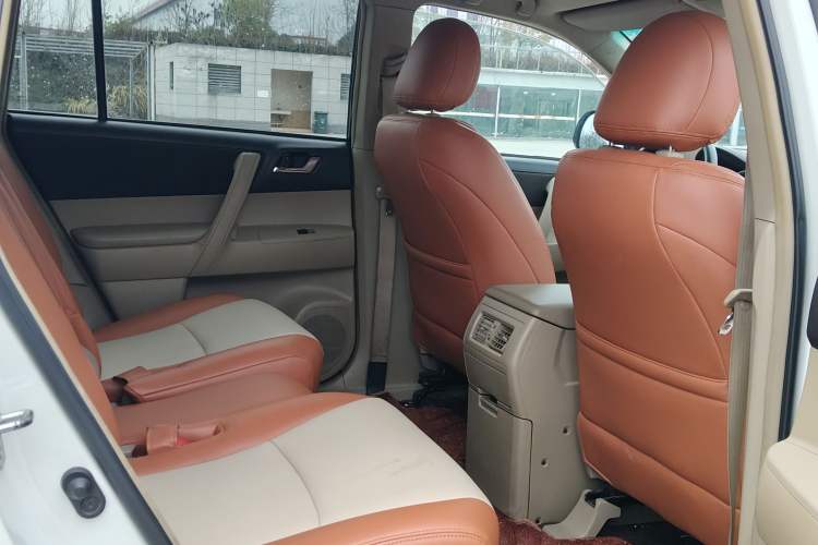 Used Toyota Highlander 2012 2.7L 2WD 5-Seater Elite Edition Interior 7