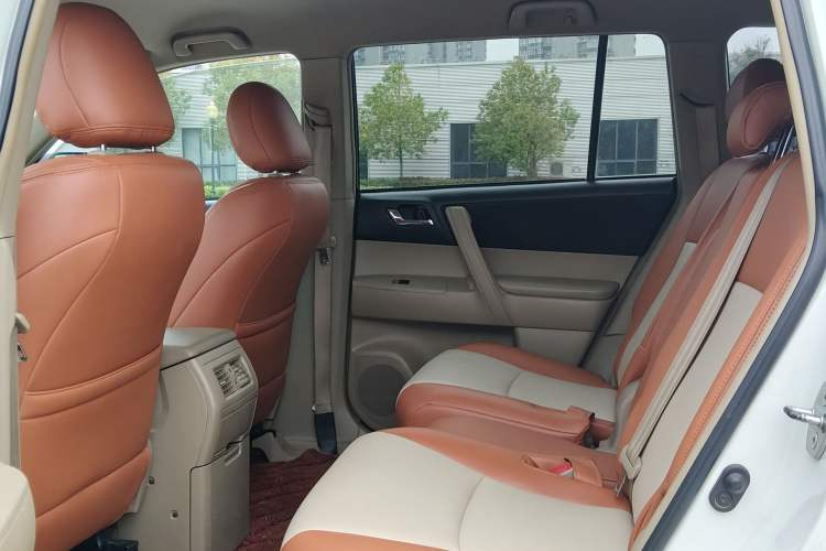 Used Toyota Highlander 2012 2.7L 2WD 5-Seater Elite Edition Interior 9