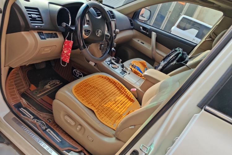 Used Toyota Highlander 2012 2.7L Two-Wheel Drive 7-Seater Luxury Edition Left Front Seat