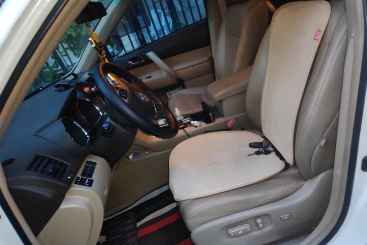 Used Toyota Highlander 2012 2.7L Two-Wheel Drive 7-Seater Luxury Edition Left Front Seat