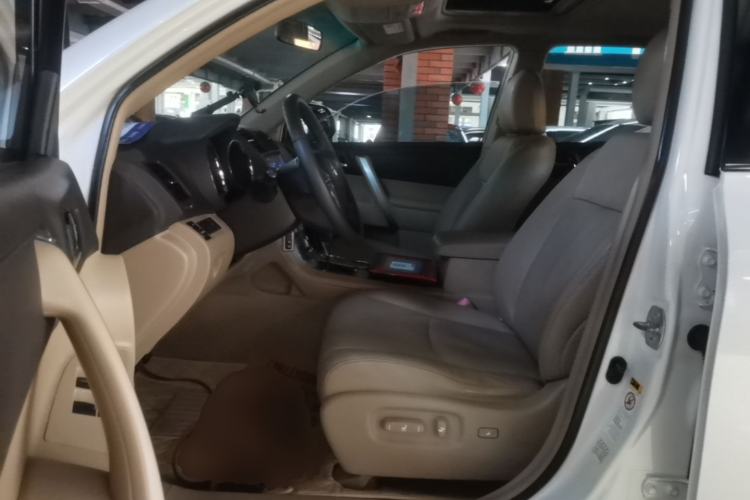 Used Toyota Highlander 2012 2.7L Two-Wheel Drive 7-Seater Luxury Edition Left Front Seat