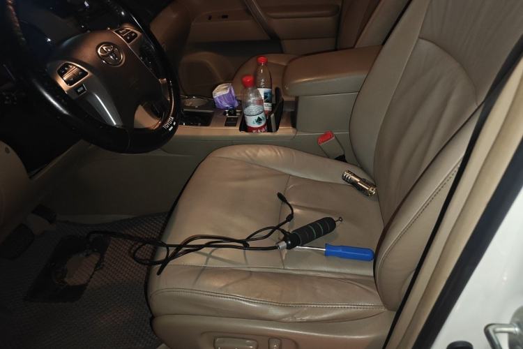 Used Toyota Highlander 2012 2.7L Two-Wheel Drive 7-Seater Luxury Edition Left Front Seat