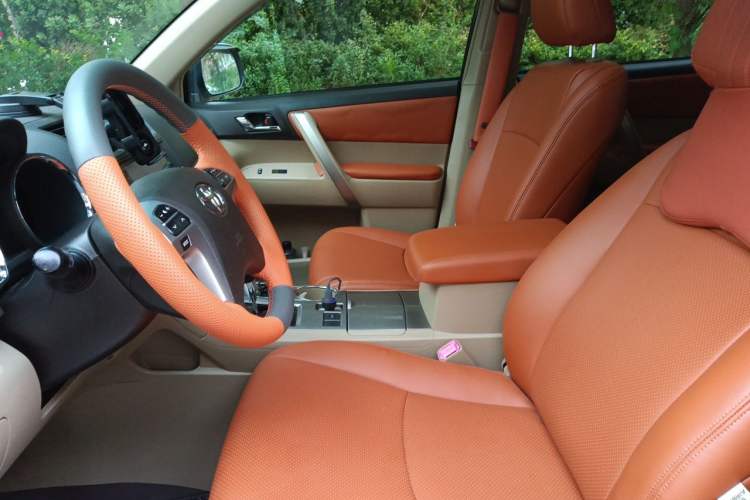 Used Toyota Highlander 2012 2.7L Two-Wheel Drive 7-Seater Luxury Edition Left Front Seat