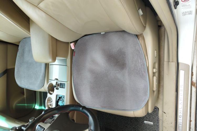 Used Toyota Highlander 2012 2.7L Two-Wheel Drive 7-Seater Luxury Edition Left Front Seat