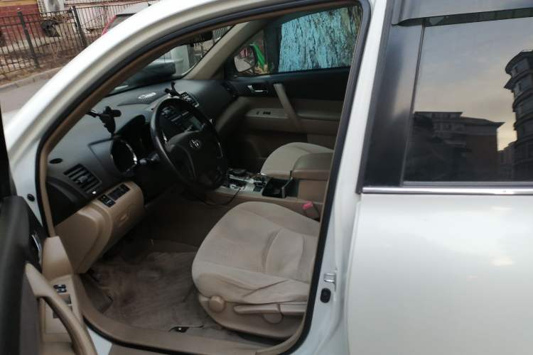 Used Toyota Highlander 2012 2.7L Two-Wheel Drive 7-Seater Elite Edition Left Front Seat