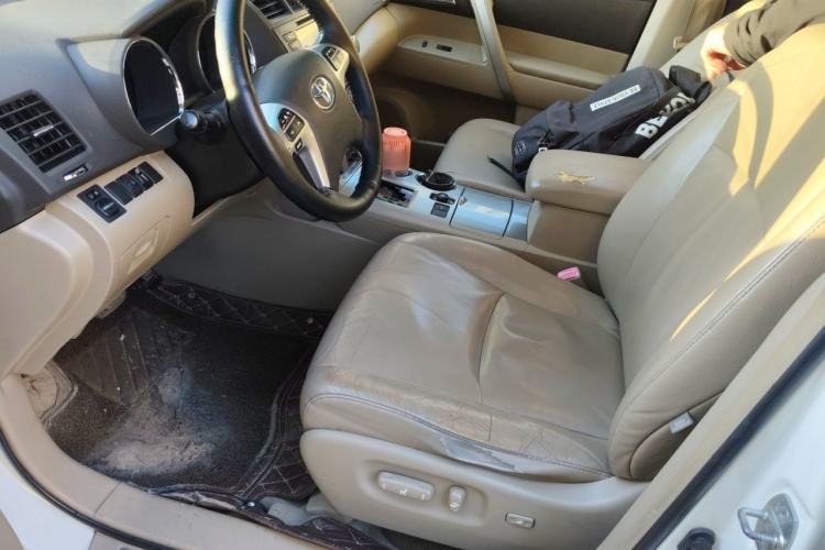 Used Toyota Highlander 2012 2.7L Two-Wheel Drive 7-Seater Luxury Navigation Edition Left Front Seat