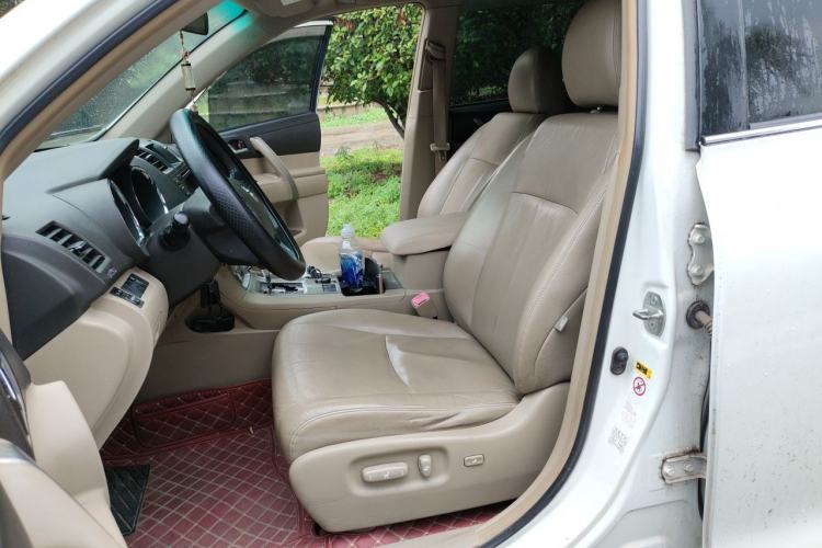Used Toyota Highlander 2012 2.7L Two-Wheel Drive 7-Seater Luxury Edition Left Front Seat