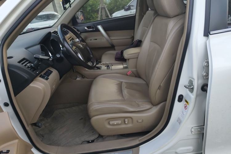 Used Toyota Highlander 2012 2.7L Two-Wheel Drive 7-Seater Luxury Edition Left Front Seat
