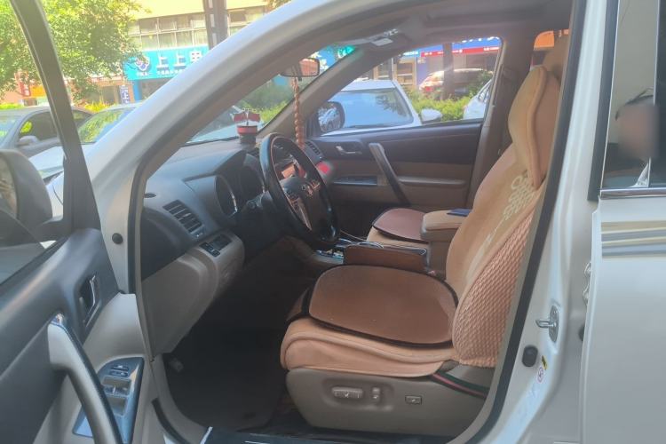 Used Toyota Highlander 2012 2.7L Two-Wheel Drive 7-Seater Luxury Edition Left Front Seat