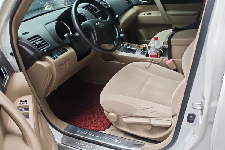 Used Toyota Highlander 2012 2.7L Two-Wheel Drive 7-Seater Elite Edition Left Front Seat
