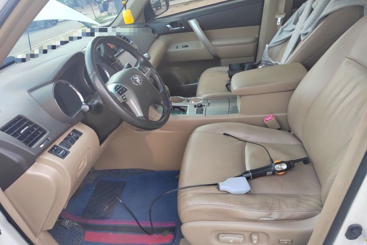 Used Toyota Highlander 2012 2.7L Two-Wheel Drive 7-Seater Luxury Edition Left Front Seat