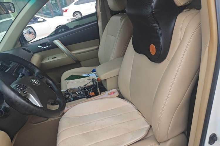 Used Toyota Highlander 2012 2.7L Two-Wheel Drive 7-Seater Luxury Edition Left Front Seat