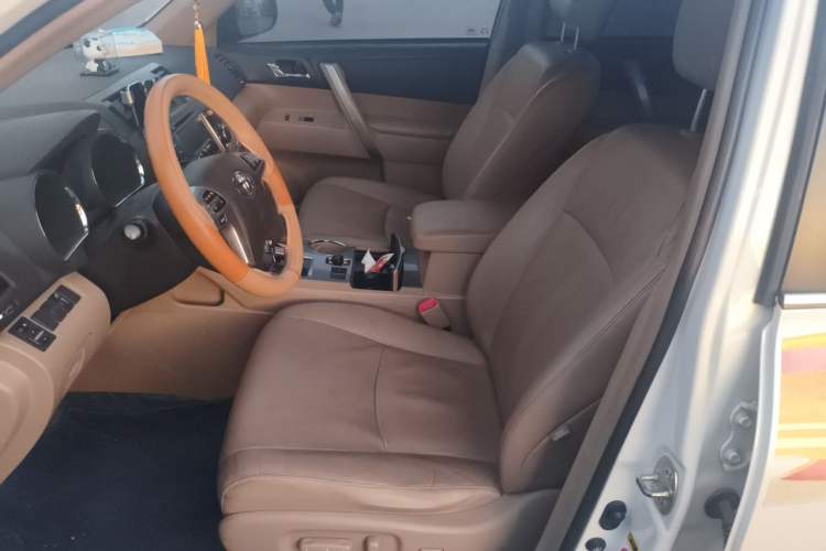 Used Toyota Highlander 2012 2.7L Two-Wheel Drive 7-Seater Luxury Edition Left Front Seat