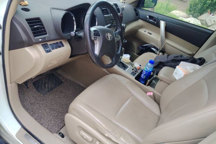 Used Toyota Highlander 2012 2.7L Two-Wheel Drive 7-Seater Luxury Edition Left Front Seat