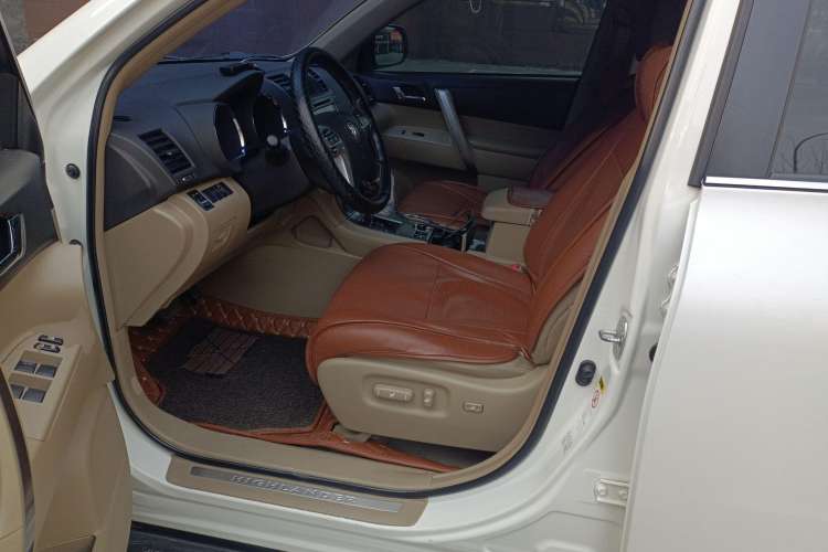 Used Toyota Highlander 2012 3.5L 4x4 7-Seater Luxury Edition with Navigation Left Front Seat