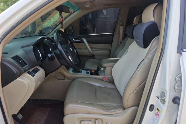 Used Toyota Highlander 2012 2.7L Two-Wheel Drive 7-Seater Luxury Edition Left Front Seat