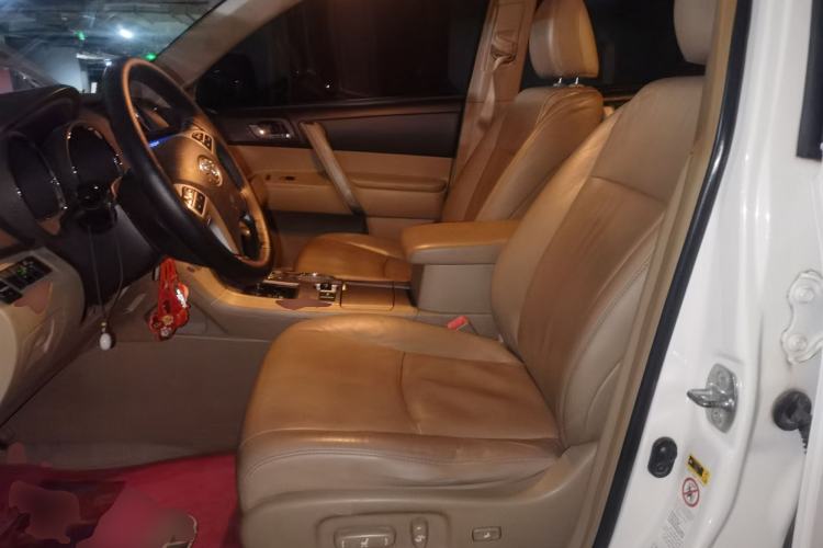 Used Toyota Highlander 2012 2.7L Two-Wheel Drive 7-Seater Luxury Edition Left Front Seat