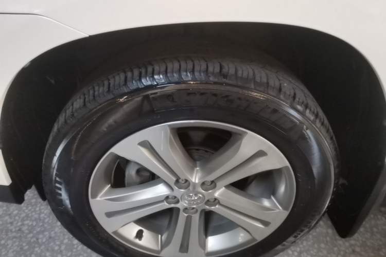 Used Toyota Highlander 2012 2.7L Two-Wheel Drive 7-Seater Luxury Edition Left Front Wheel Hub