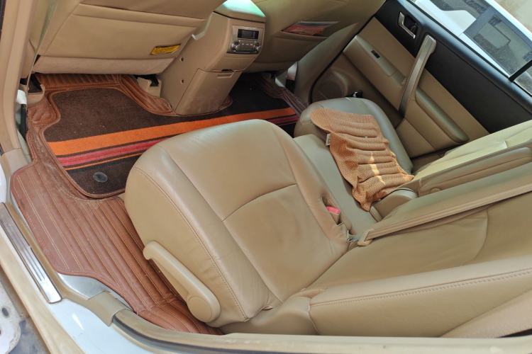 Used Toyota Highlander 2012 2.7L Two-Wheel Drive 7-Seater Luxury Edition Left Rear Seat