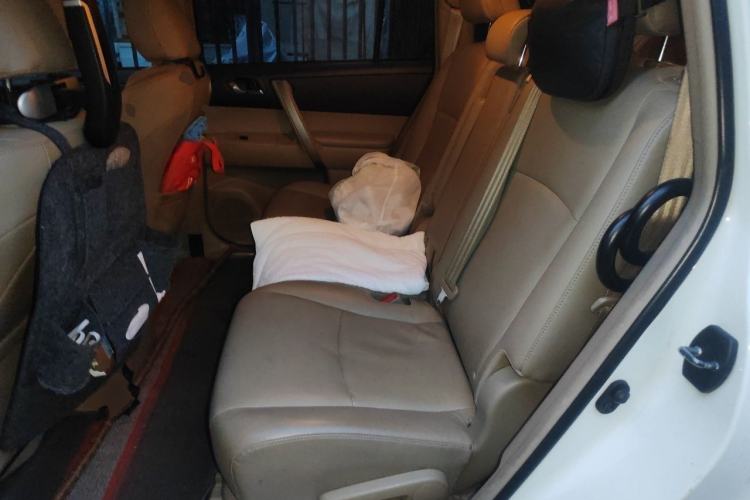 Used Toyota Highlander 2012 2.7L Two-Wheel Drive 7-Seater Luxury Edition Left Rear Seat