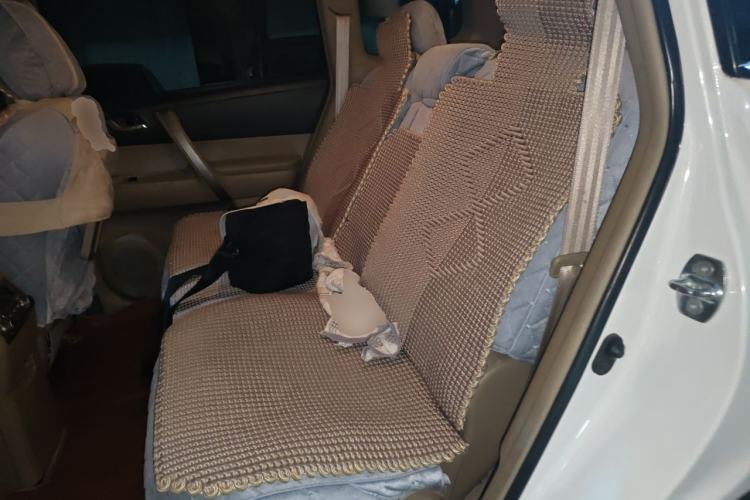 Used Toyota Highlander 2012 2.7L Two-Wheel Drive 7-Seater Luxury Edition Left Rear Seat