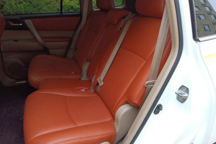 Used Toyota Highlander 2012 2.7L Two-Wheel Drive 7-Seater Luxury Edition Left Rear Seat